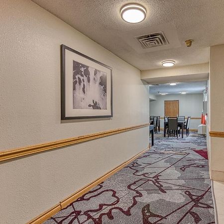 American Inn & Suites Дънди Екстериор снимка