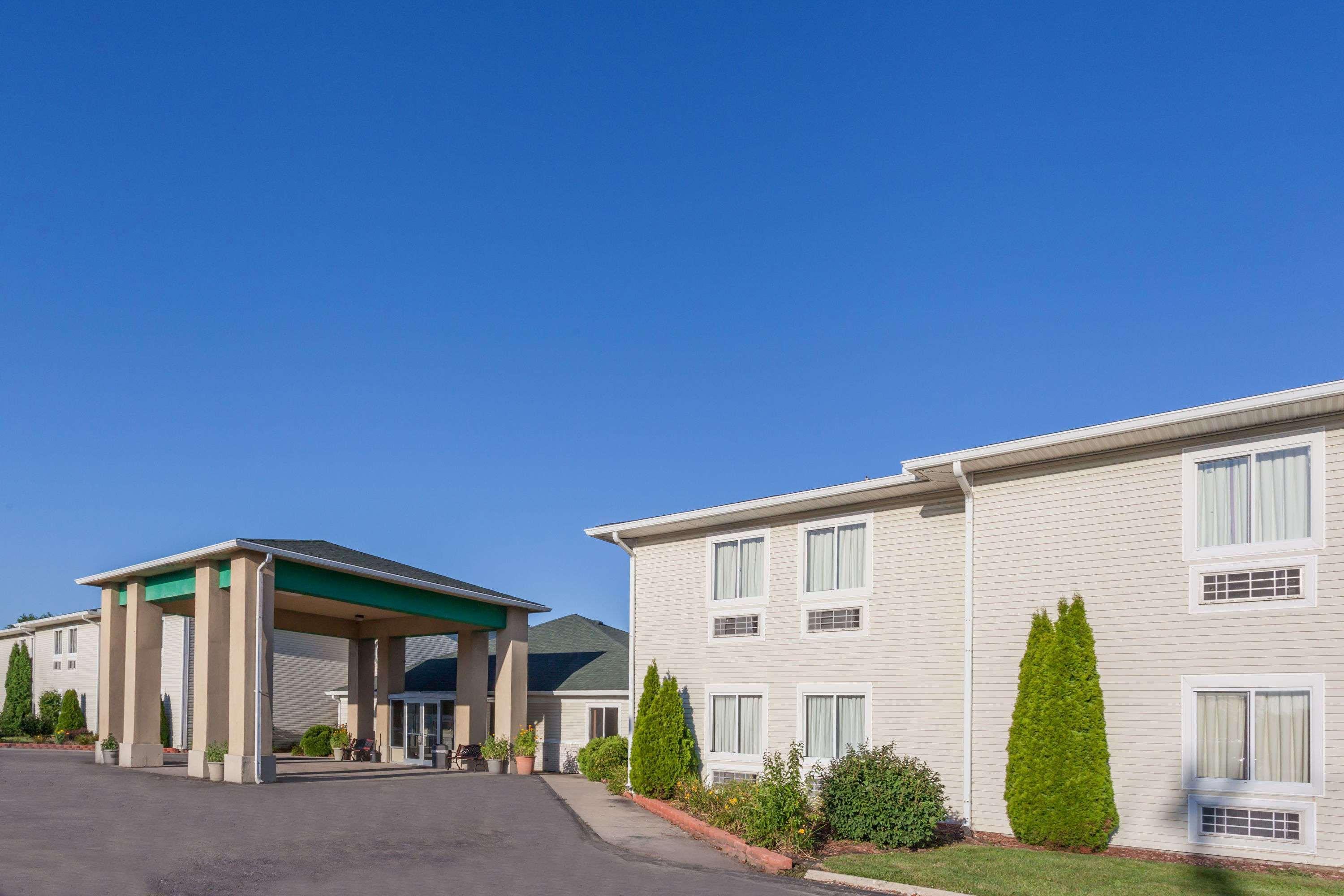 American Inn & Suites Дънди Екстериор снимка