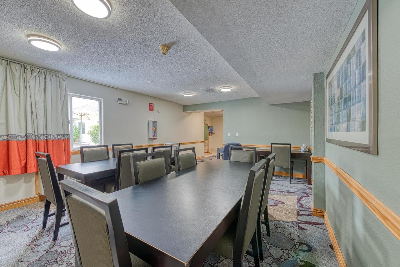 American Inn & Suites Дънди Екстериор снимка
